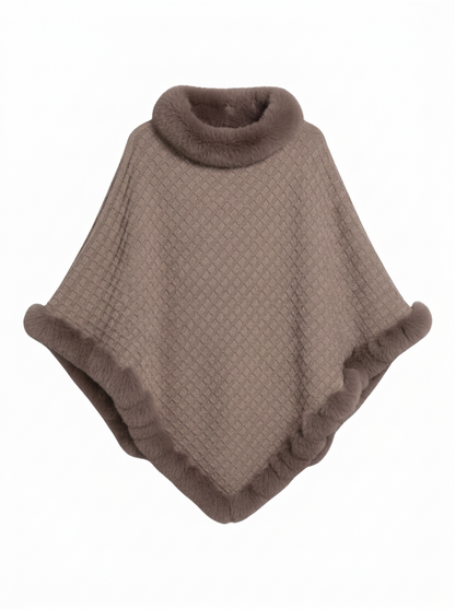 Poncho en maille oversize avec bordure en fausse fourrure, vue d'ensemble