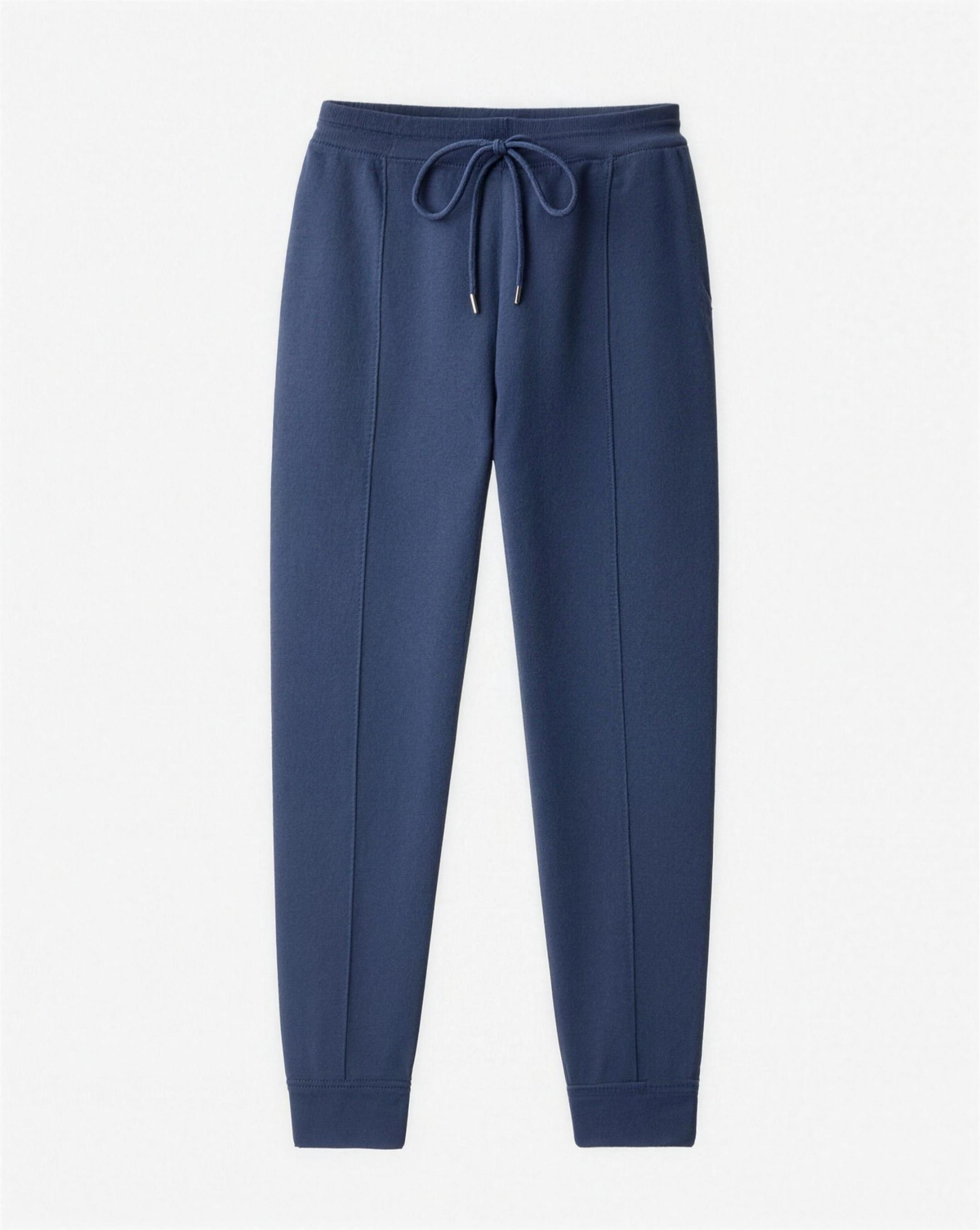 Pantalon en cachemire femme, porté avec un pull
