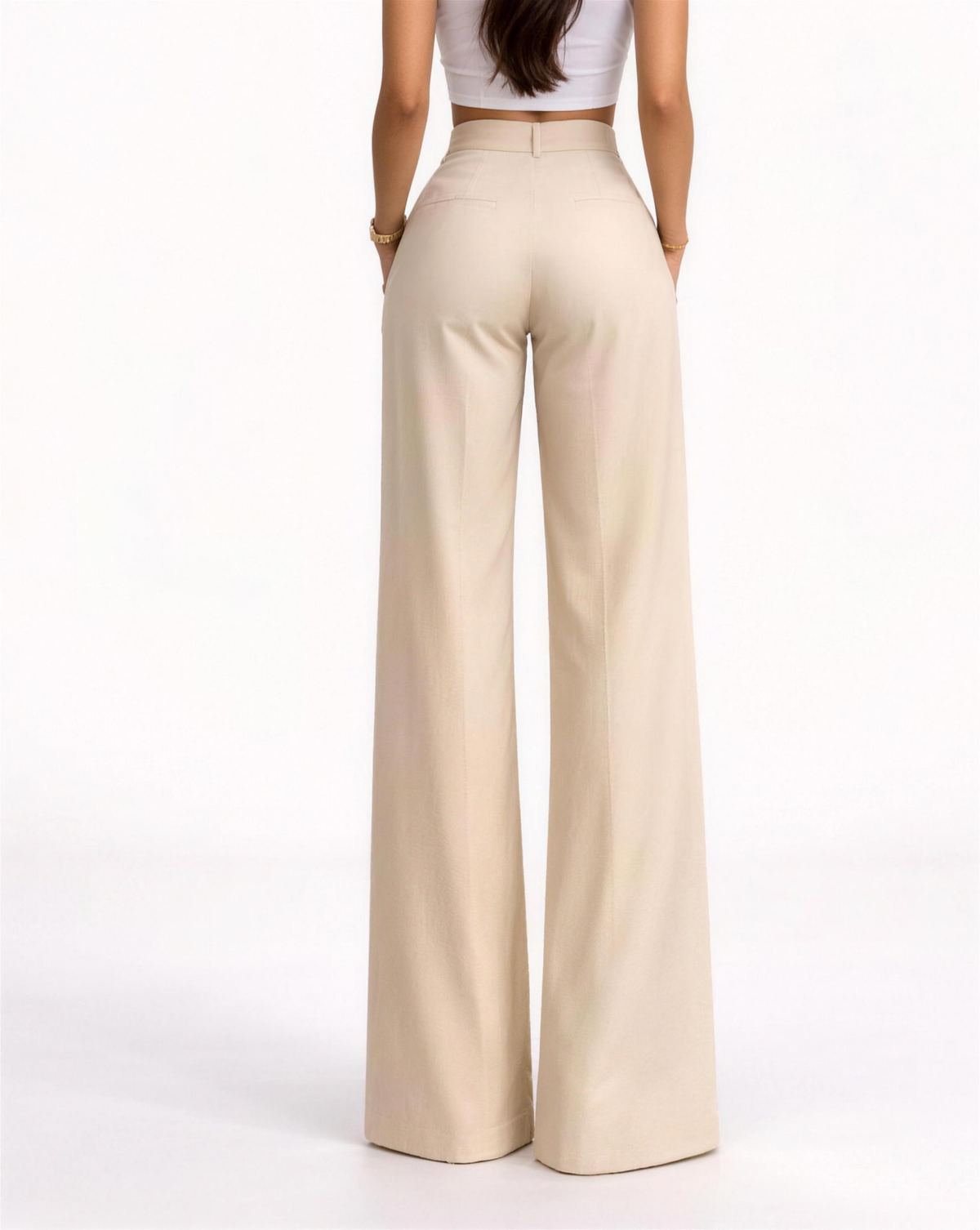 Pantalon palazzo femme porté, jambes larges en mouvement