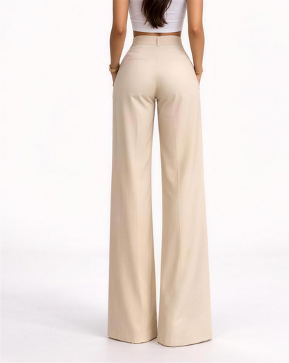 Pantalon palazzo femme porté, jambes larges en mouvement