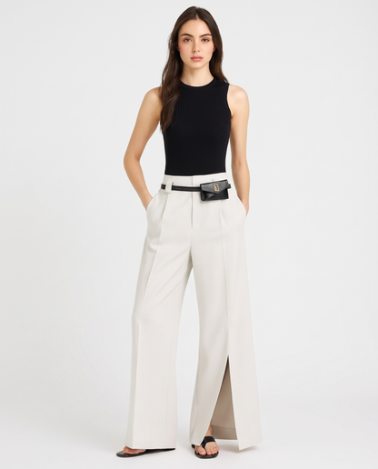 pantalon large fendu femme, vue de profil fond blanc studio