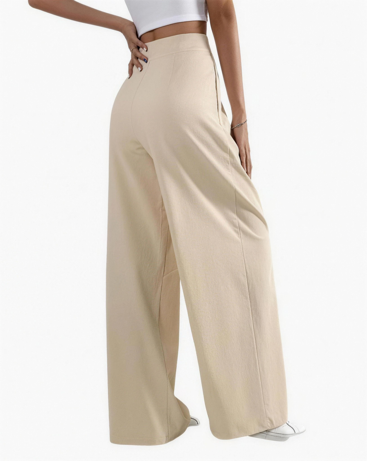 Pantalon femme taille haute à plis, détail de la coupe