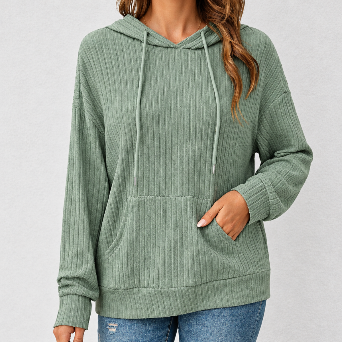 Hoodie femme vert à capuche et poche kangourou, vue devant