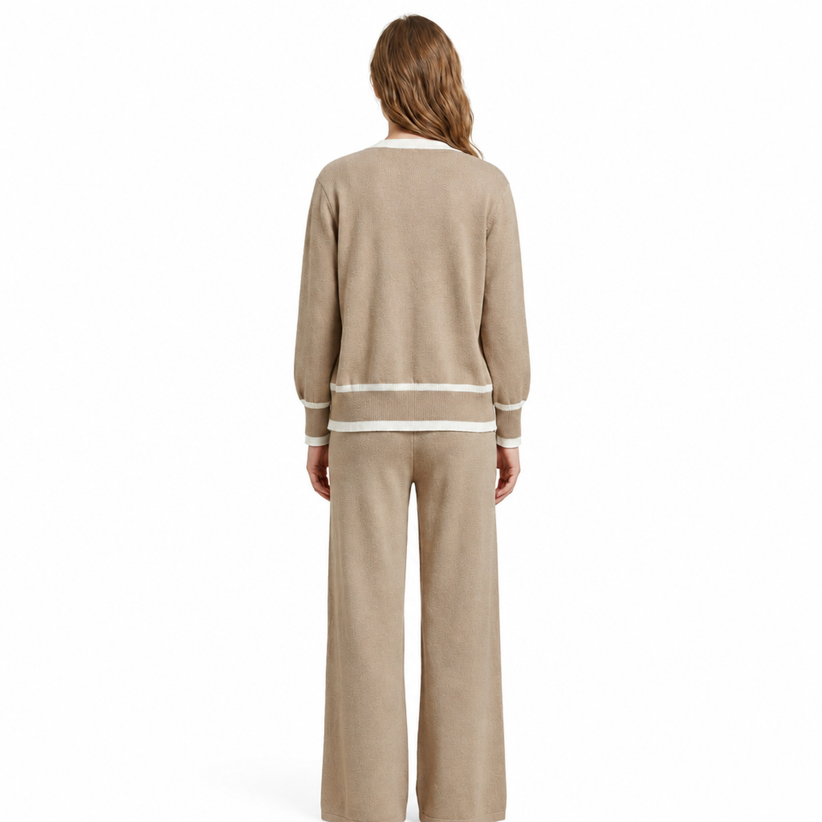 Gilet avec col en V et fermeture à boutons, détail sur fond blanc