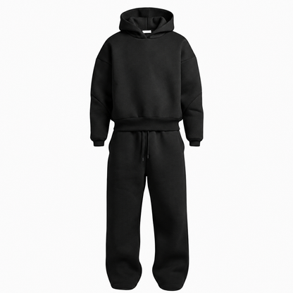 Ensemble streetwear homme oversize noir, sweat à capuche et jogging coton, vue de face à plat