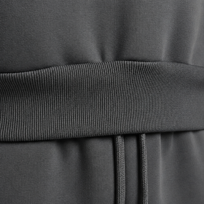 Gros plan sur la taille élastique et le cordon de serrage du jogging streetwear oversize