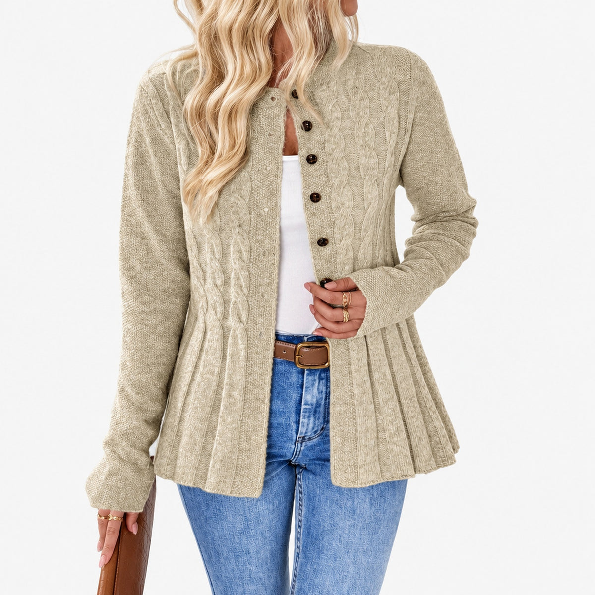 Cardigan féminin kaki à peplum ajusté, porté avec un pantalon en studio