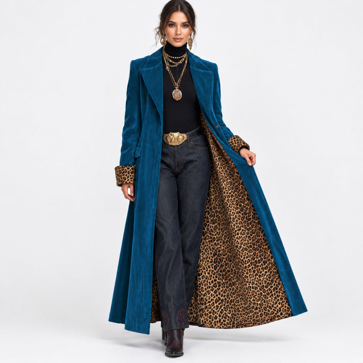 Manteau long effet velours bleu ouvert, doublure imprime leopard visible
