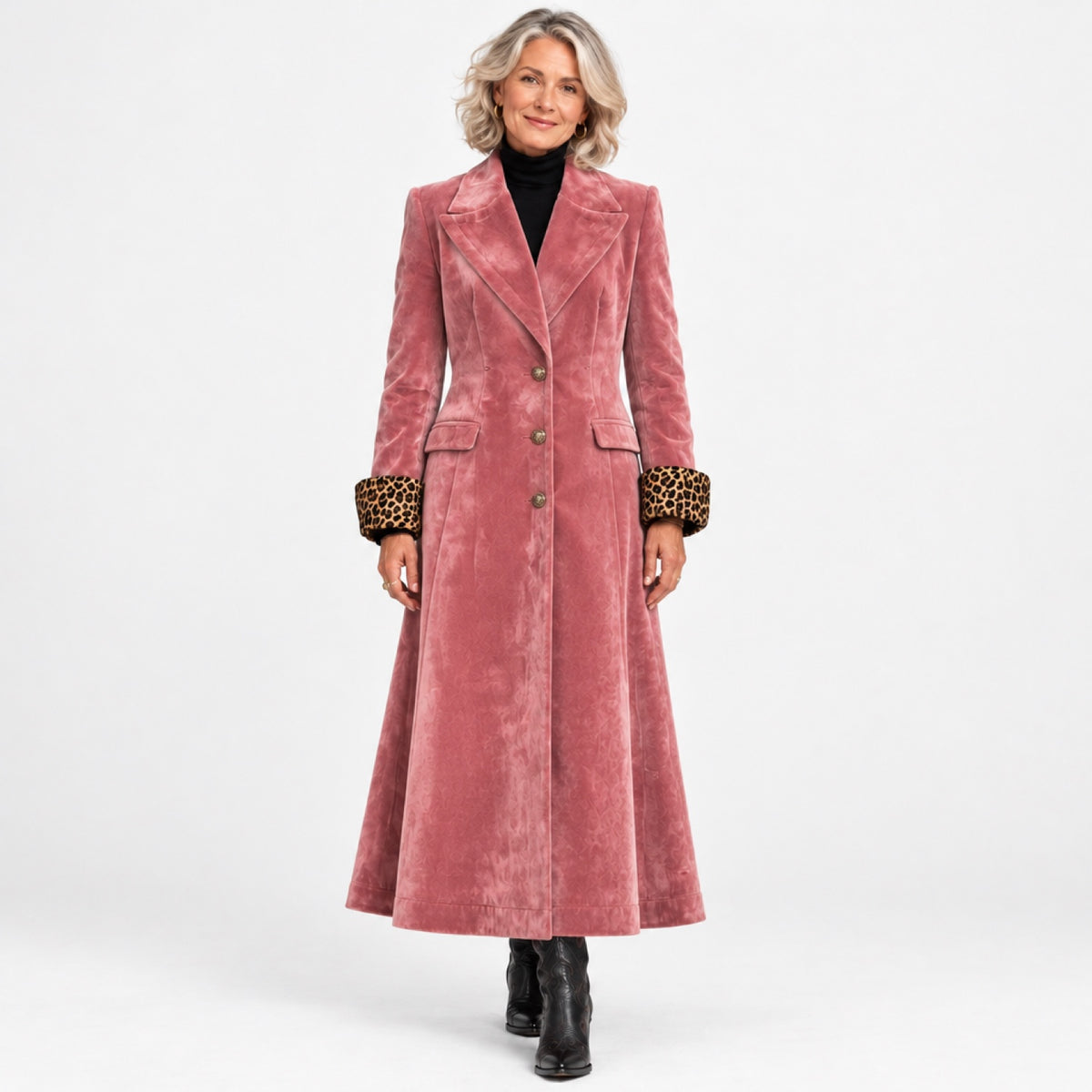 Manteau long effet velours femme rose, vue de face en studio