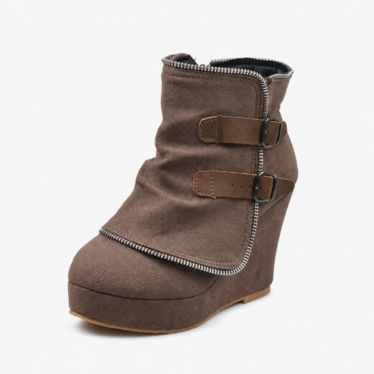 Bottines chunky à boucles rétro, coloris marron, vue trois-quarts sur fond blanc