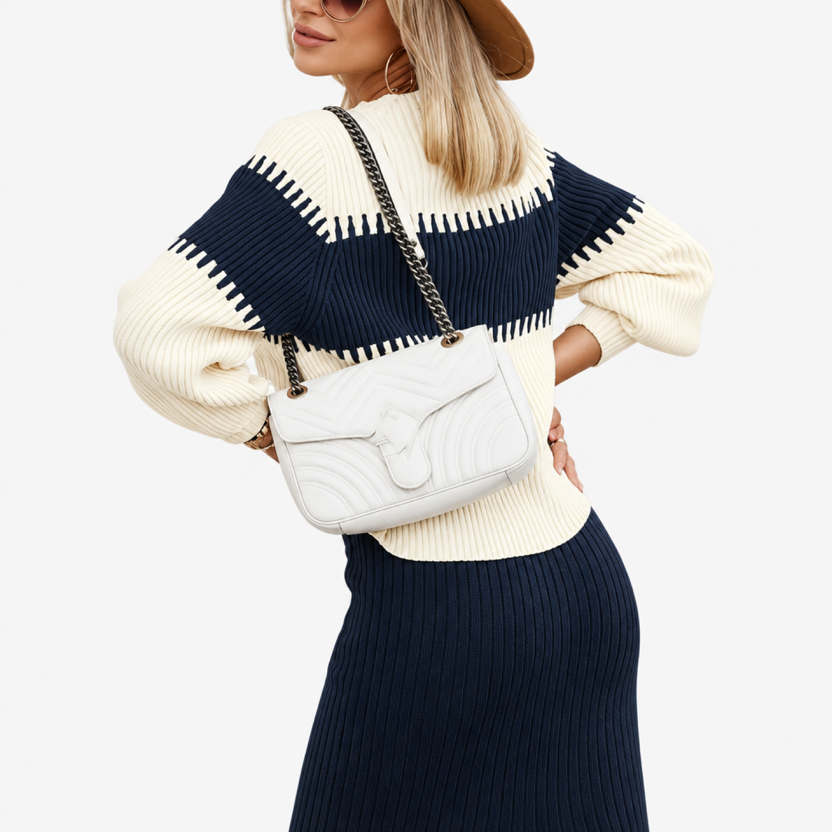 Ensemble femme jupe côtelée et pull col montant bleu foncé, vue de dos