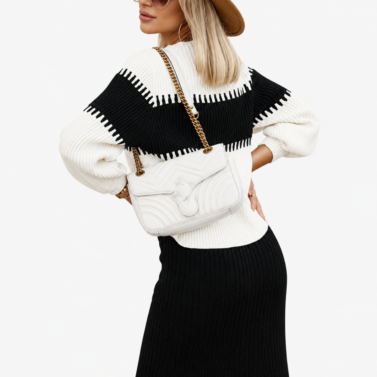 Ensemble femme jupe côtelée et pull col montant noir, vue de dos