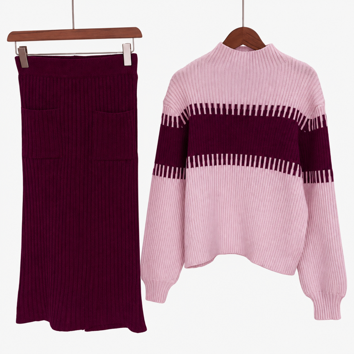 Ensemble femme jupe côtelée et pull col montant rose foncé, présentation à plat sur cintre
