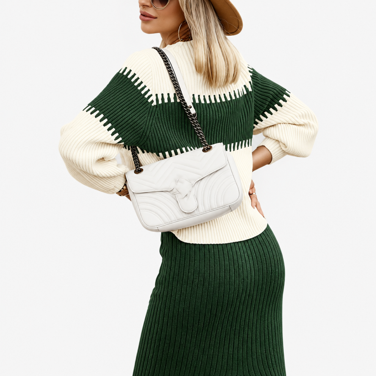 Ensemble femme jupe côtelée et pull col montant vert, vue de dos