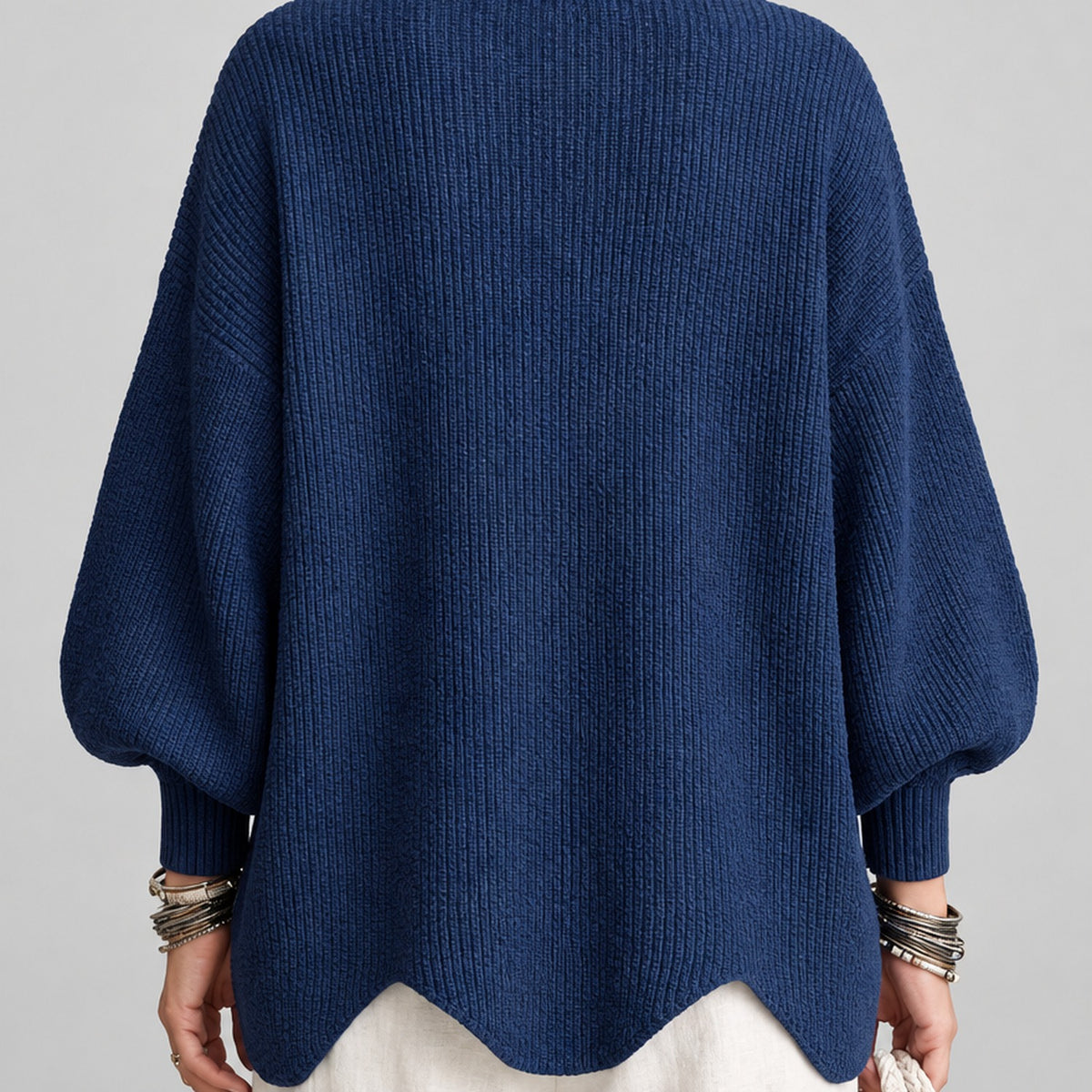 Veste femme bleu marine à fermeture asymétrique, vue de dos en studio