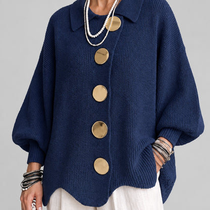 Veste femme bleu marine à fermeture asymétrique, vue de face en studio