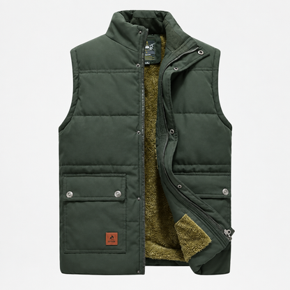 Gilet matelassé homme vert armée, vue studio