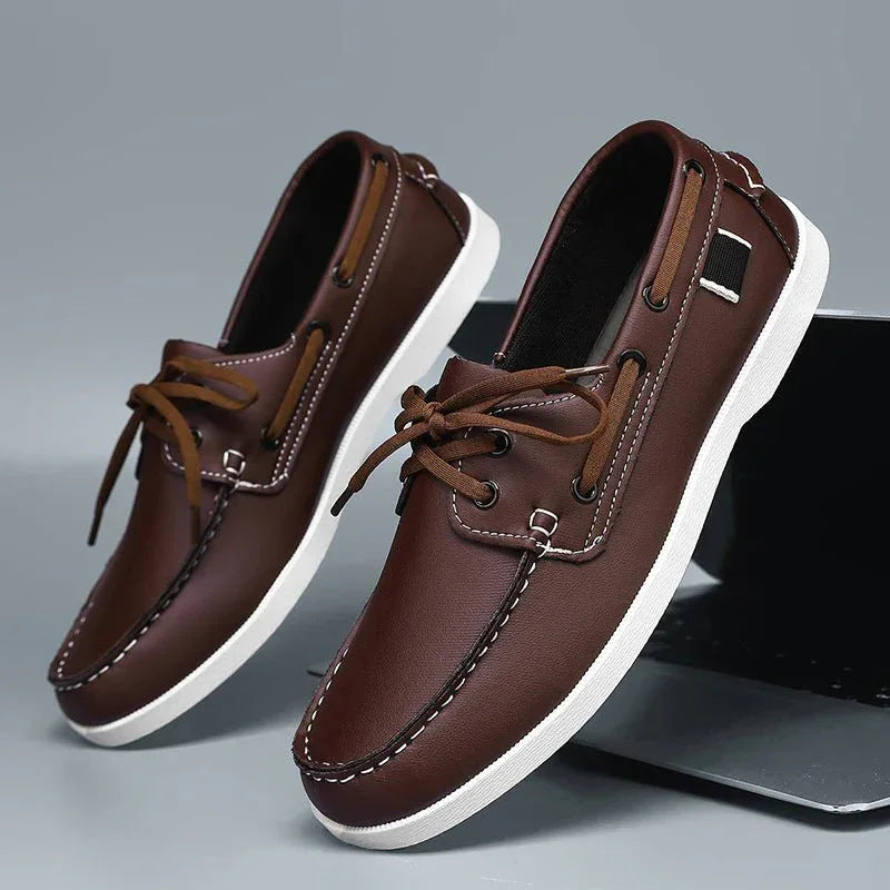 Chaussures bateau homme éco-cuir coloris Noyer, vue profil