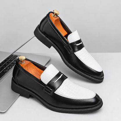 Mocassins bicolores homme noir et blanc effet croco à enfiler, vue de face