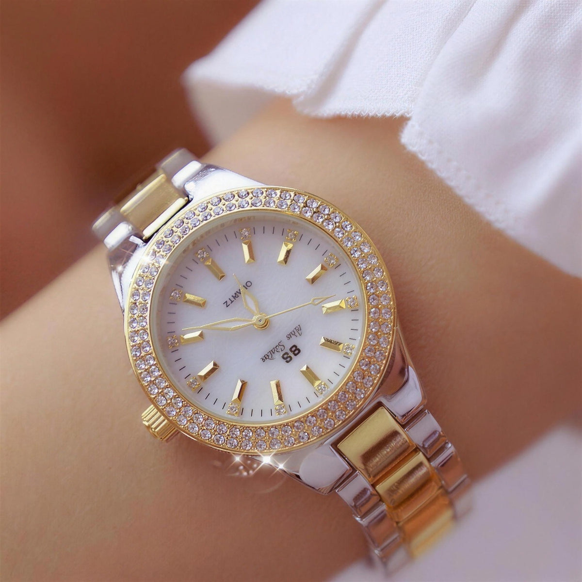 montre pour femme, vue de face haute résolution