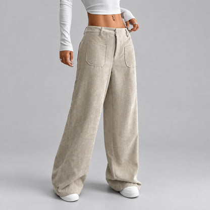 Pantalon taille haute en velours côtelé coloris kaki, vue de face, fond studio neutre