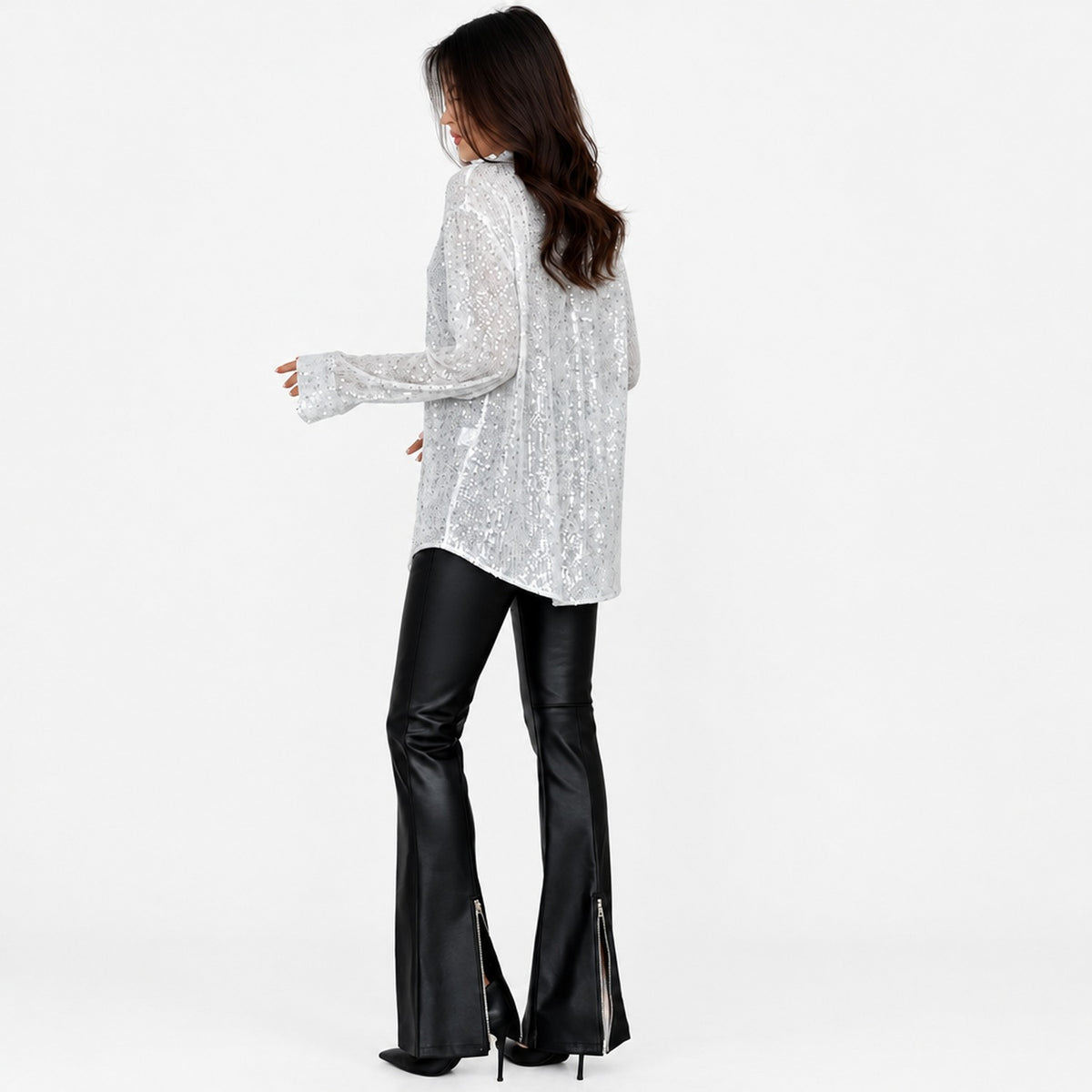 Blouse à paillettes argentée oversize, vue de dos en pied