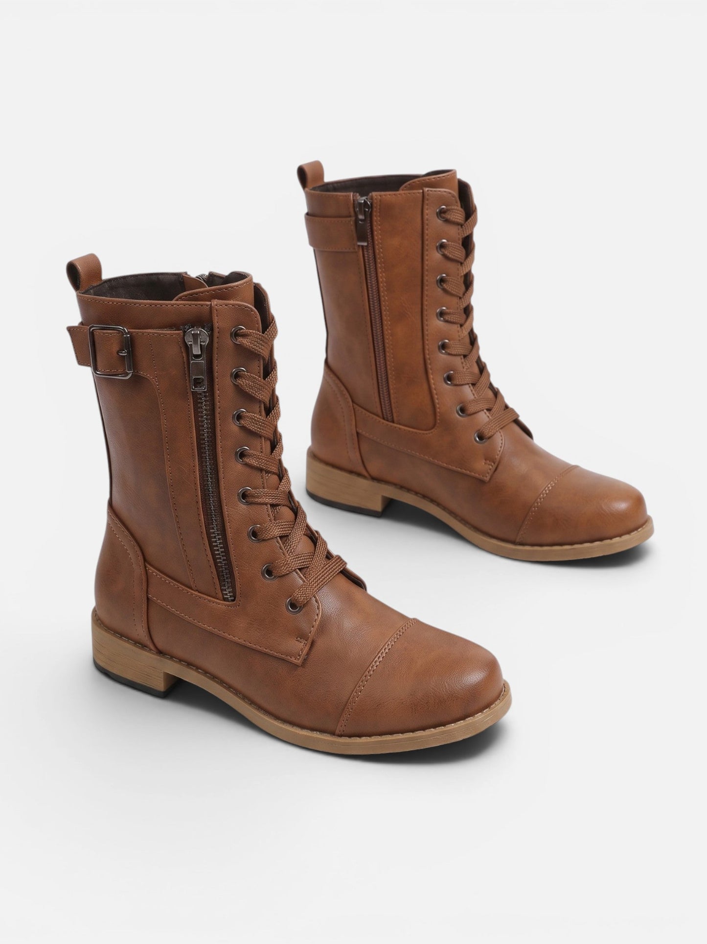 Rangers femme en cuir, détail laçage haut et zip latéral