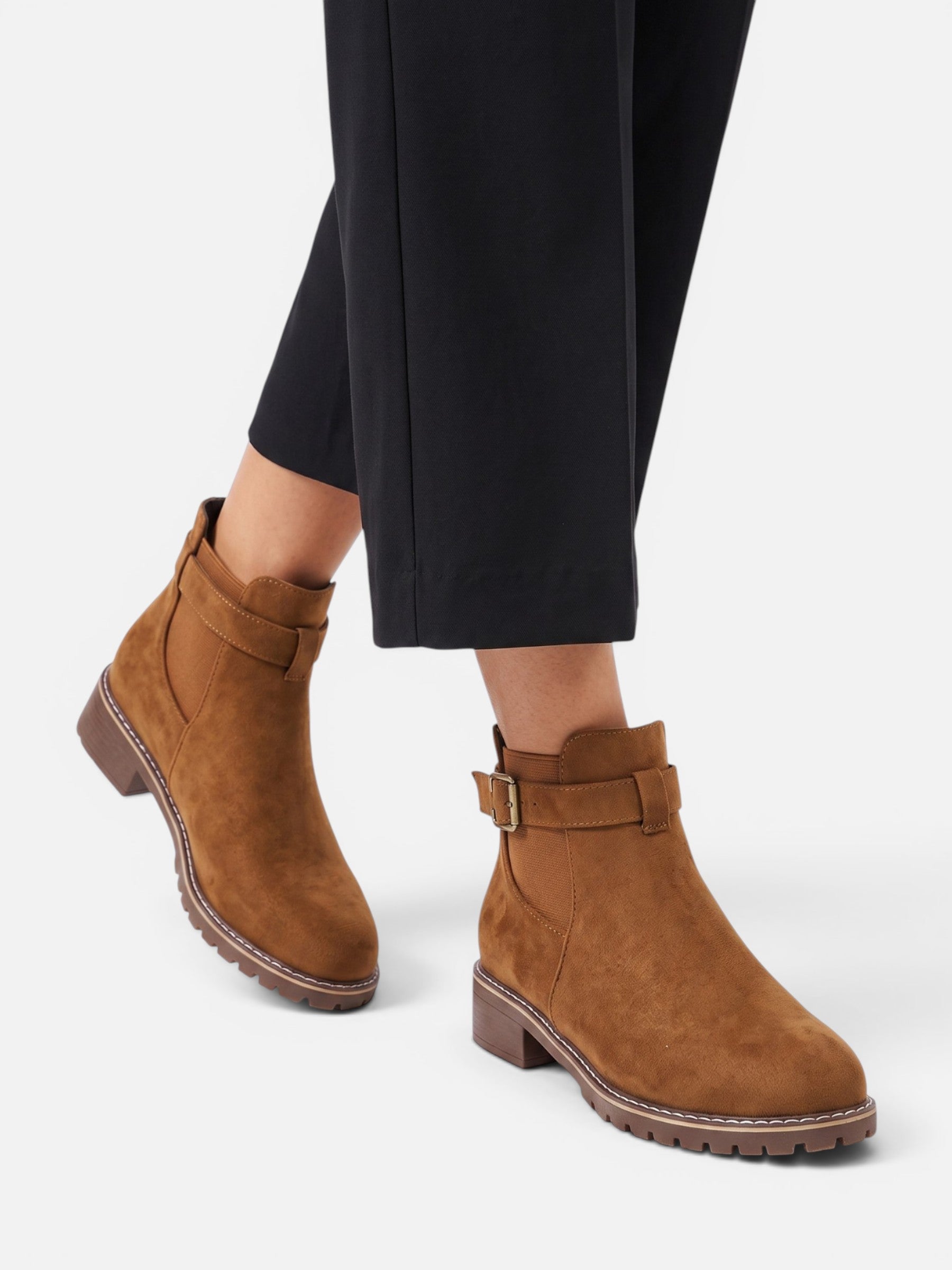 bottines Chelsea femme aspect daim, vue de profil
