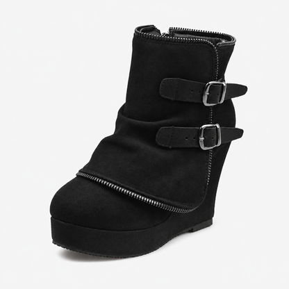 Bottines chunky à boucles rétro, coloris noir, vue trois-quarts sur fond blanc