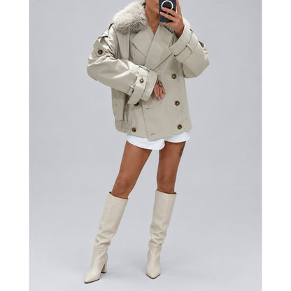 Trench-coat croisé crème fermé, vue de face complète, boutonnage double