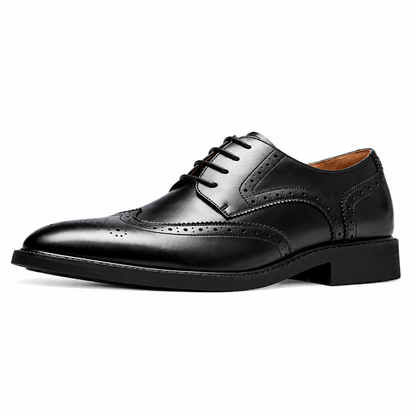 Chaussure derby noire à bout fleuri, vue de profil montrant les perforations florales