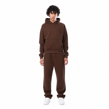 ensemble hoodie jogging femme marron, porté par un modèle, vue devant