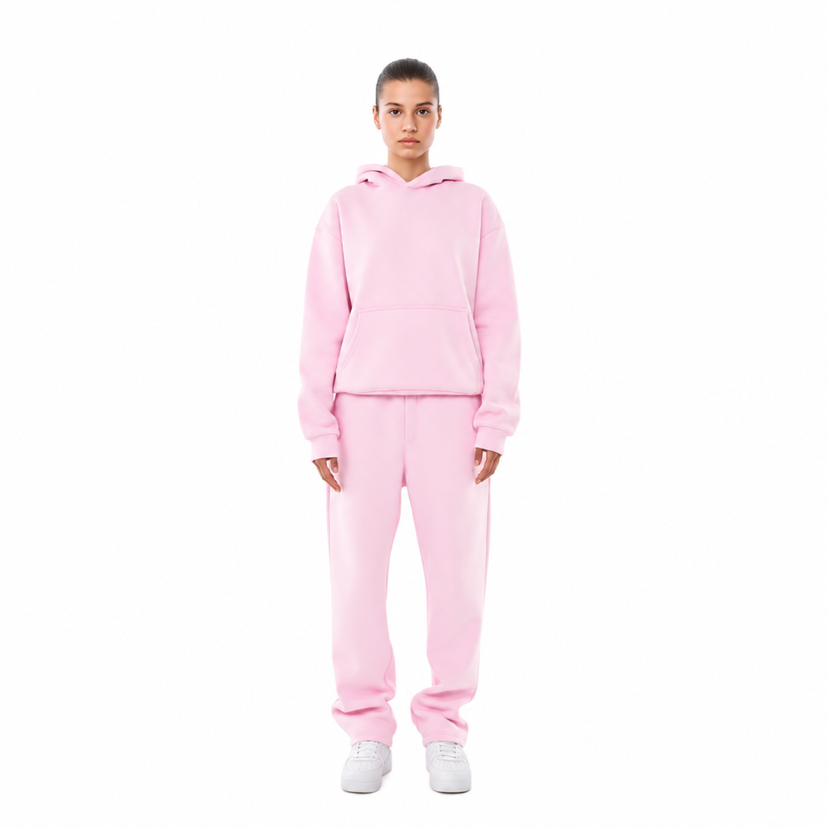 ensemble hoodie jogging femme rose clair, porté par un modèle, vue devant