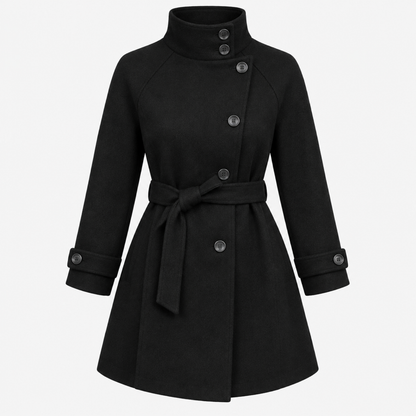 Manteau court cintré noir en studio, col montant et ceinture nouée