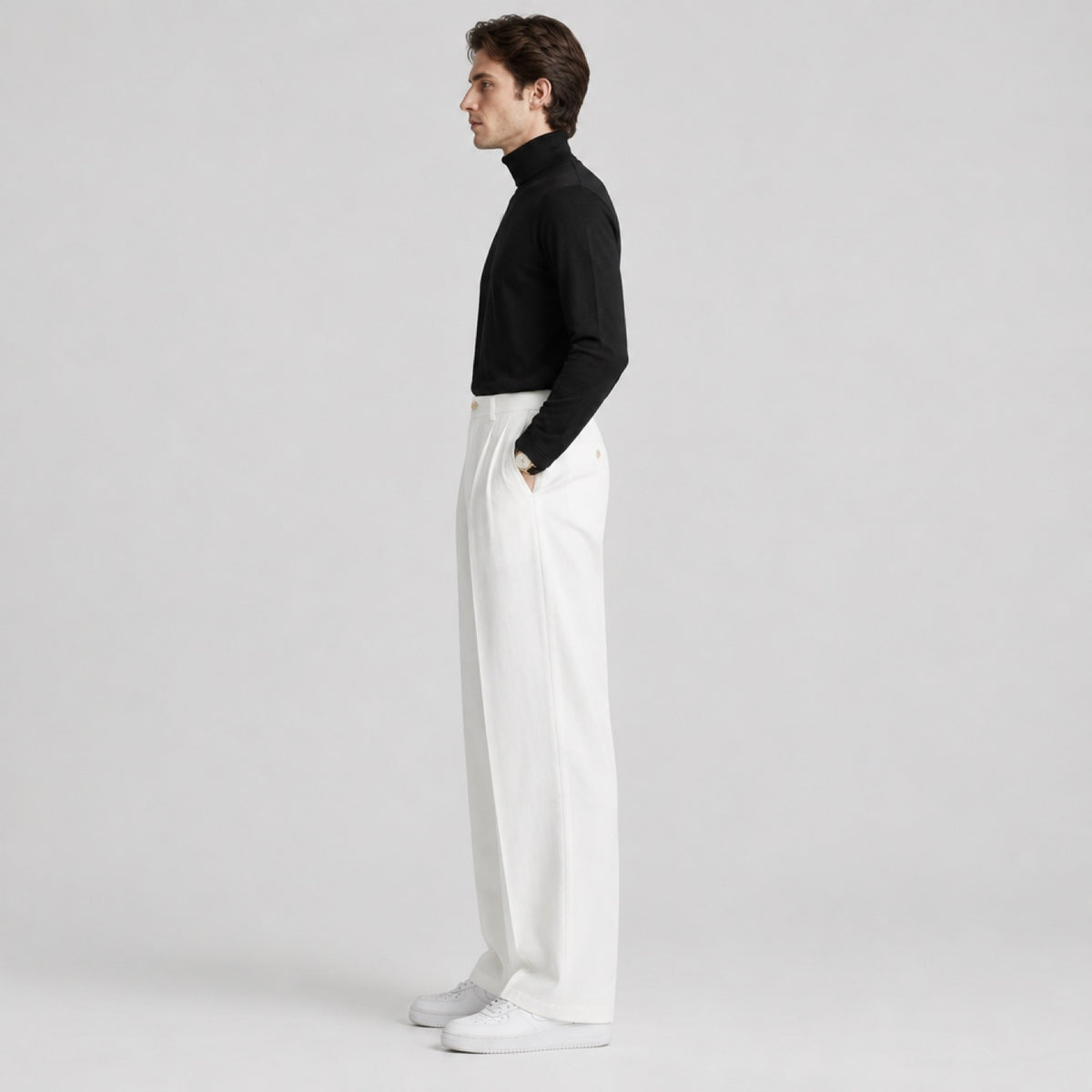 pantalon large homme blanc taille haute à plis, vue de profil montrant les plis