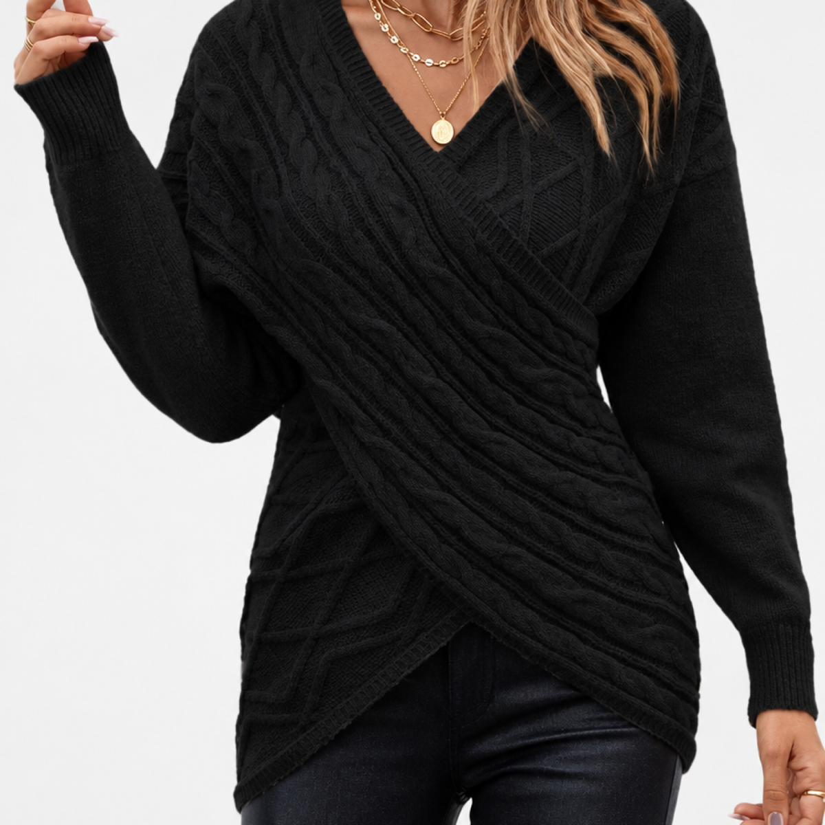 Pull col V maille jacquard croisée femme coloris noir, vue studio