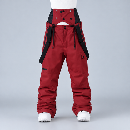 Pantalon de snowboard unisexe rouge bordeaux, vue de profil montrant les bretelles et les poches cargo