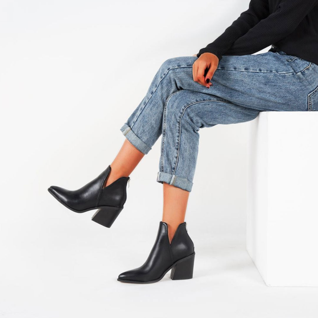 bottines femme aspect cuir noires, vue de face