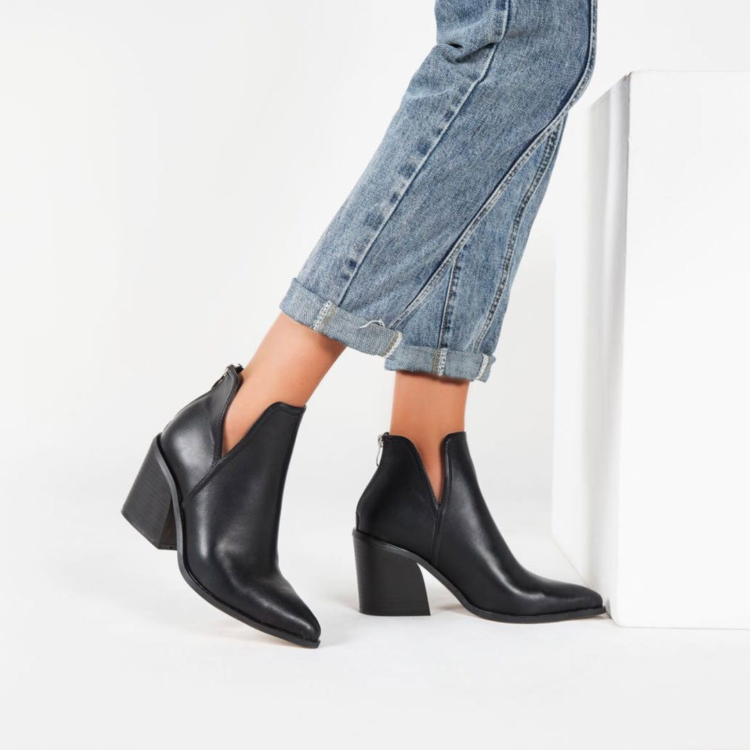 bottines femme aspect cuir noires, vue latérale
