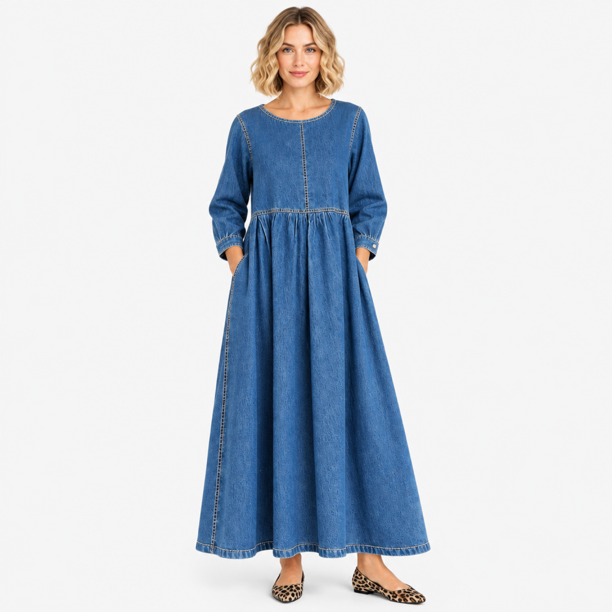 Robe longue en denim vintage bleu, vue de face, col rond et manches longues