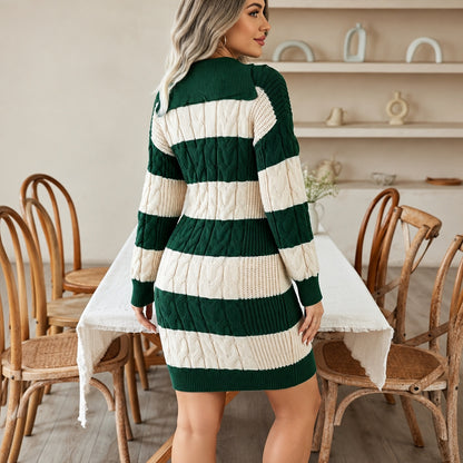 Robe pull maternité rayée vert et blanc, vue de dos montrant la coupe ample