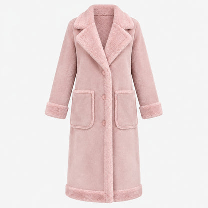 Manteau long velours aspect suède grande taille femme, coloris rose, vue de face, fond studio