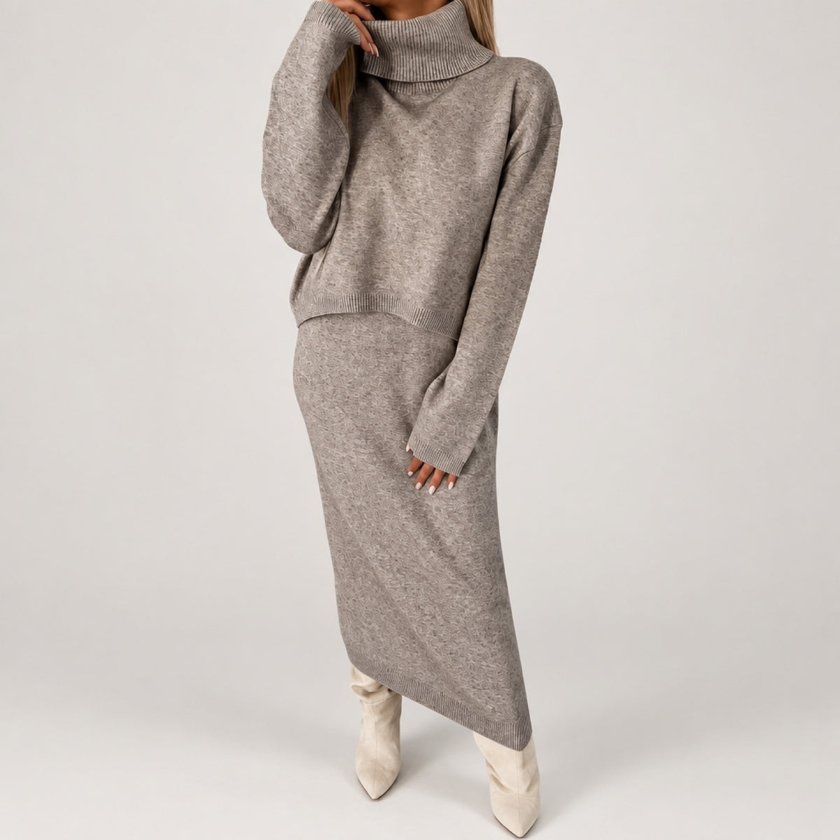 Ensemble robe pull femme beige – robe midi sans manches et pull col roulé, vue de face