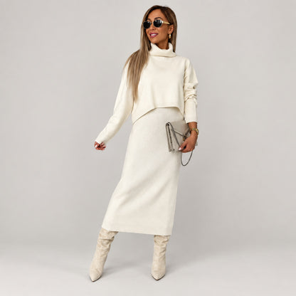 Ensemble robe pull femme crème – robe midi sans manches et pull col roulé, vue de face