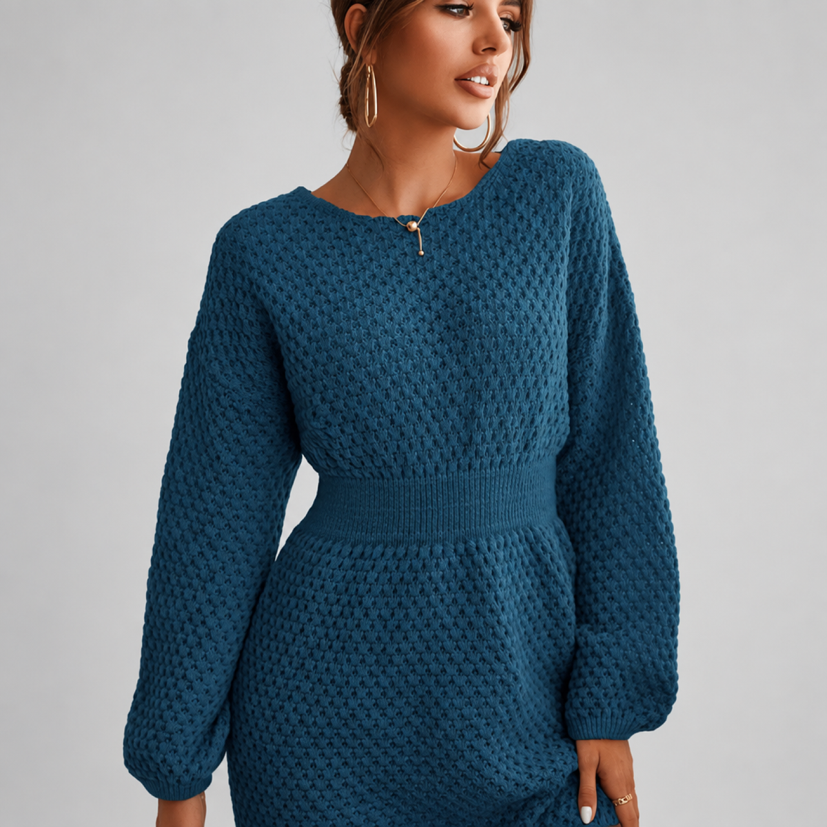 robe pull courte femme bleu foncé, photo studio, vue de face