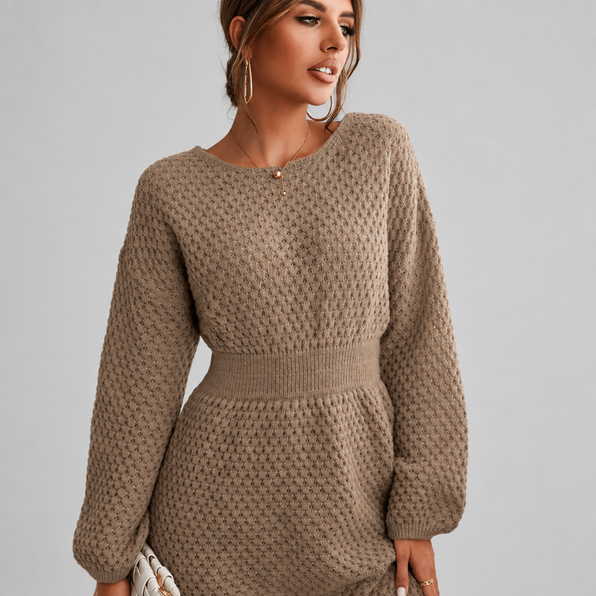 robe pull courte femme brun, photo studio, vue de face