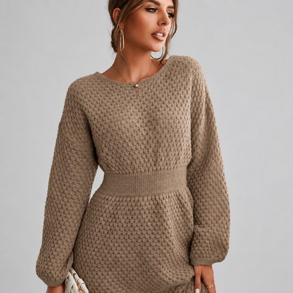 robe pull courte femme brun, photo studio, vue de face