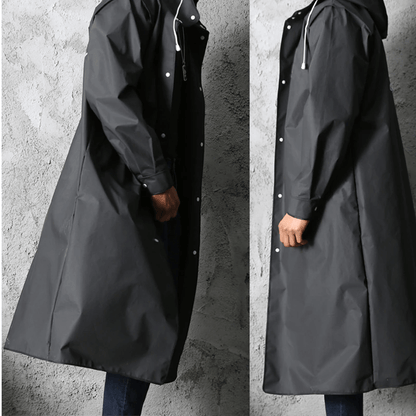 Imperméable long femme porté en ville sous la pluie