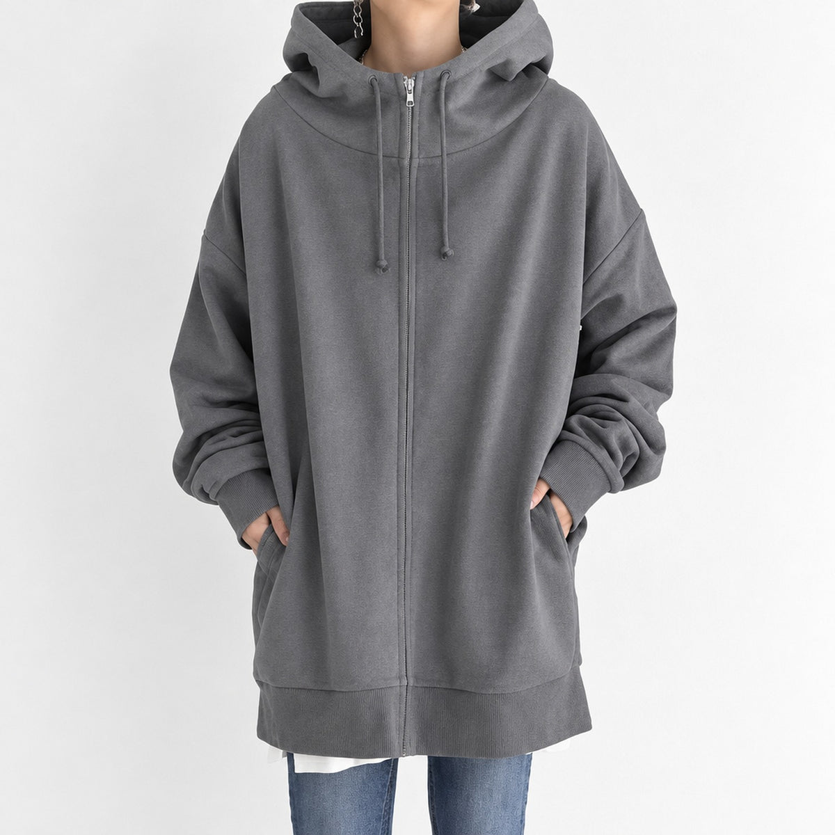 Sweat à capuche oversize femme coupe ample, coloris Gris, porté de face