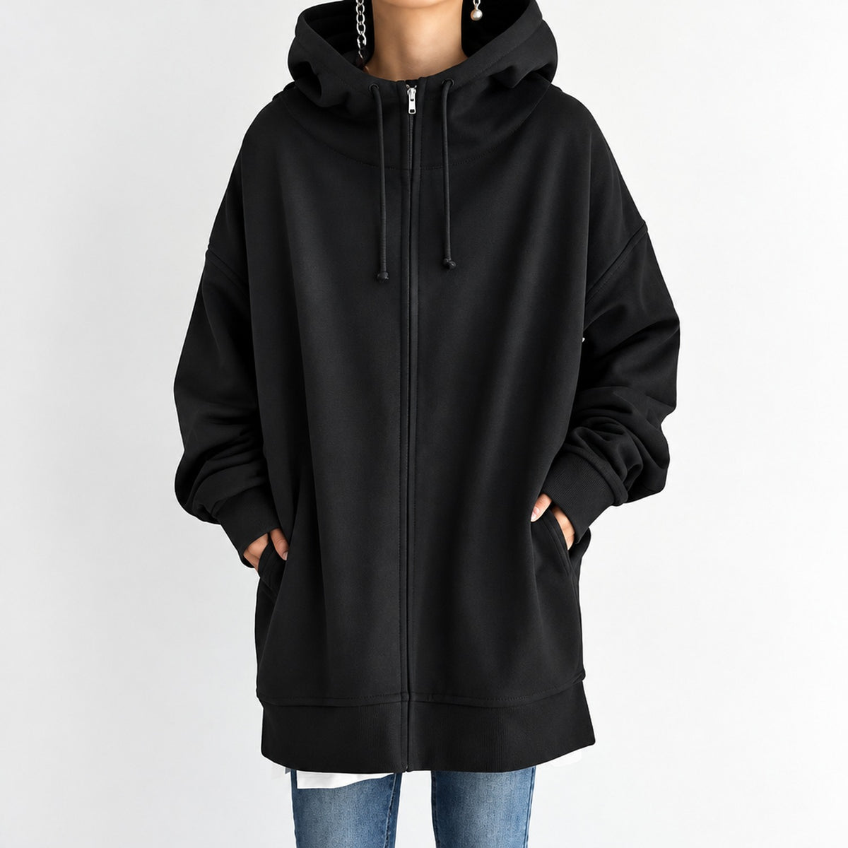 Sweat à capuche oversize femme coupe ample, coloris Noir, porté de face